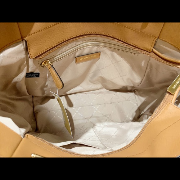 👜💕-Michael Kors Chain Tote Large - Picture 6 of 7